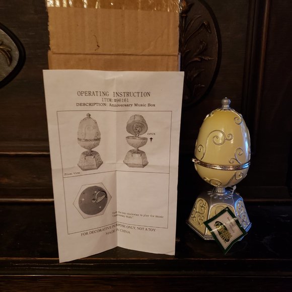 Porcellan Egg Anniversary Music Box - Picture 2 of 6